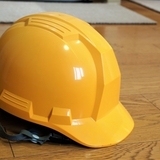 【要注意】工事現場で使うヘルメットのにおい対策とは？